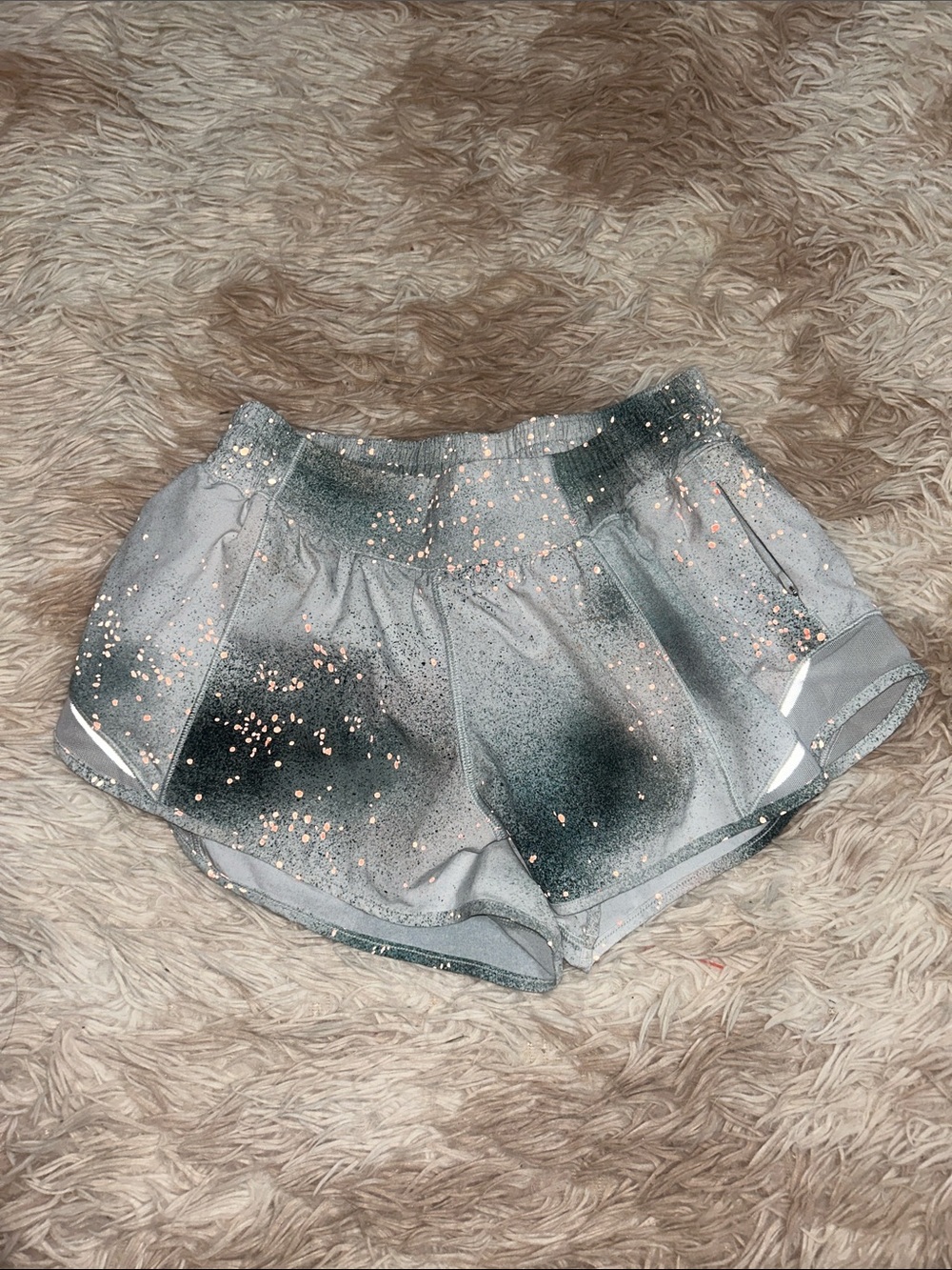 Lululemon Hotty Hot Low-Rise Lined Short 2.5” Size 6 Grey Orange Speckle Print